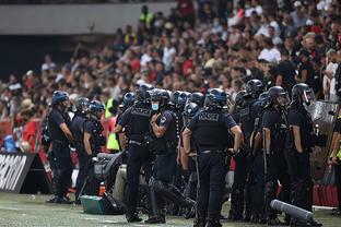 切尔西客战伯恩利首发：帕尔默缺阵！恩佐、沃克在列（切尔西客场战伯恩利首发出炉：帕尔默缺席，恩佐、沃克入选）