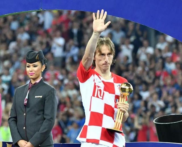 内马尔精彩过人引爆看台（内马尔华丽过人点燃全场）