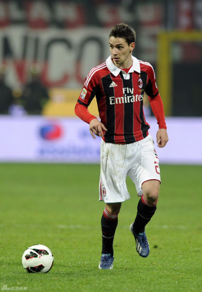 广厦男篮末节逆转战胜北京（末节发力，广厦男篮逆转力克北京）