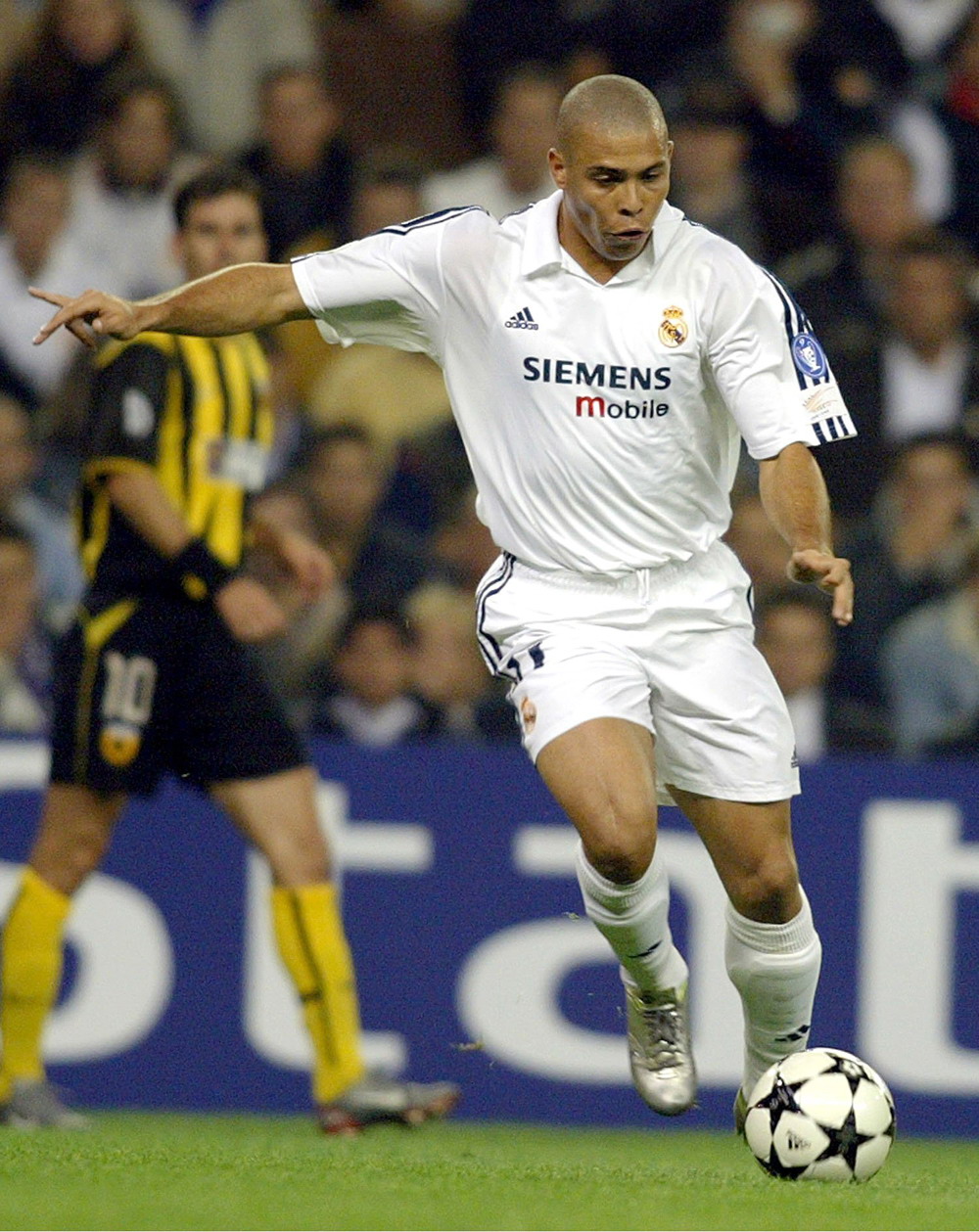 内马尔那些骚操作名场面瞬间，不愧是把任加足球发扬光大球星之一（内马尔那些炫技高光瞬间，美丽足球的代表之一）