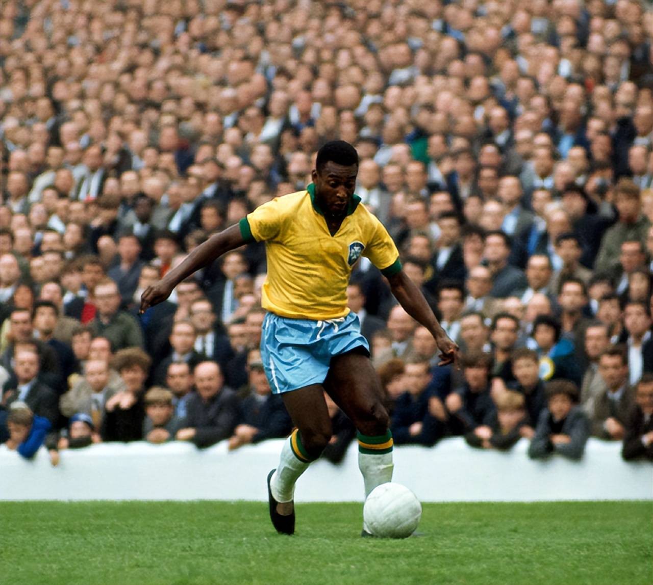 穆勒：我在团队里很舒服，希望继续和这些队友一起享受比赛（穆勒：在队内感觉自在，盼与队友继续享受比赛）