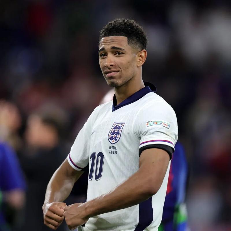 记者：河床和赫罗纳是埃切韦里可能的下家，他倾向于回河床（记者：埃切韦里下家锁定河床或赫罗纳，倾向重返河床）