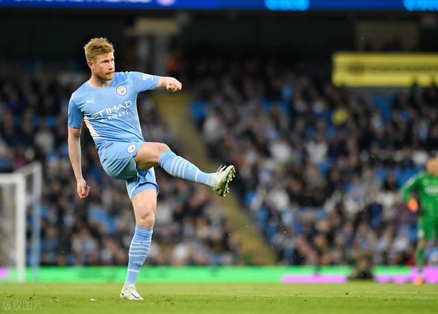 梅西印度行首站仅现身10分钟，部分球迷狂嘘并破坏球场设施（梅西印度行首站仅露面10分钟，部分球迷嘘声四起并损坏球场设施）