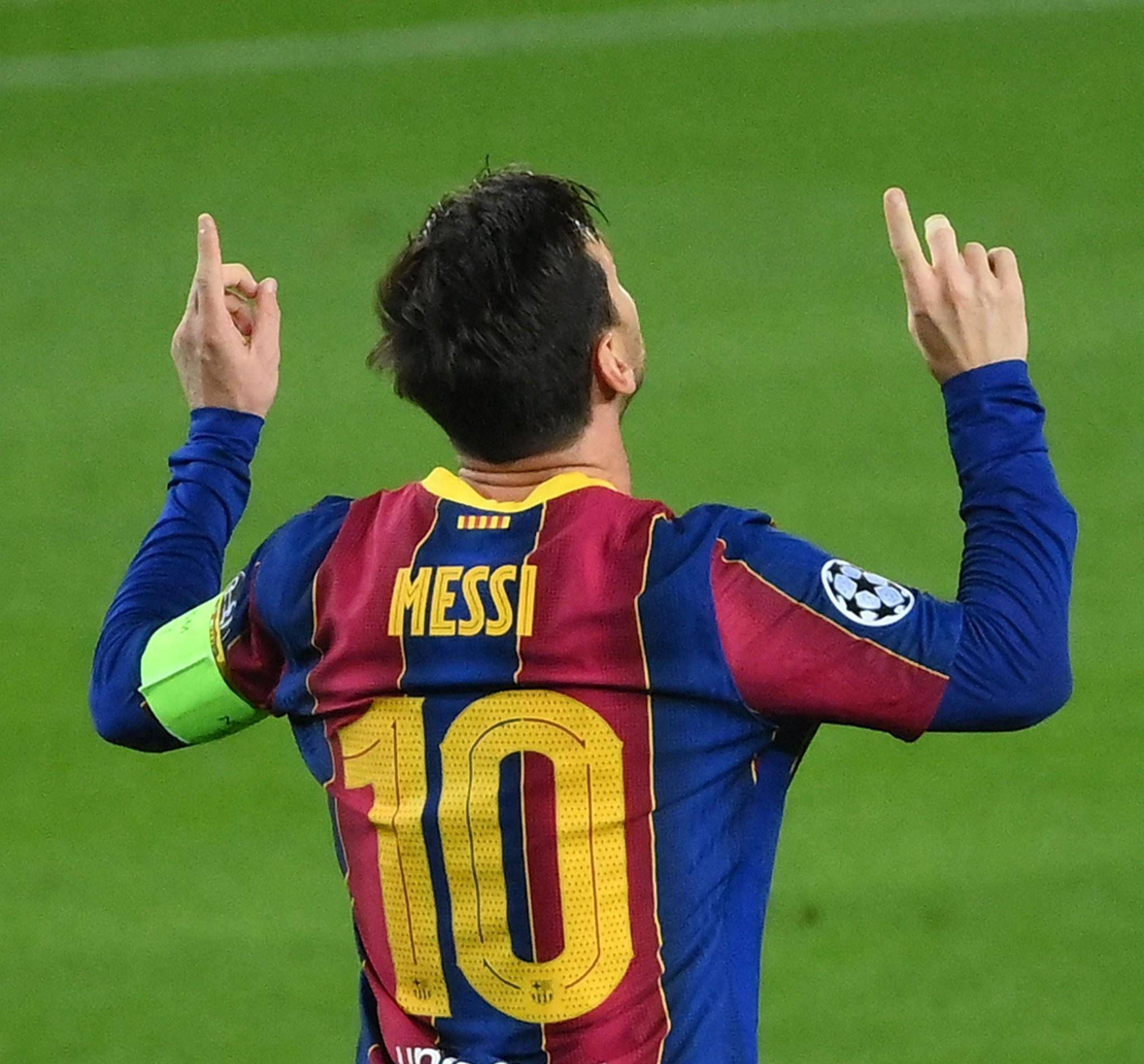 媒体人：跨年制度是迟早要考虑的，跨了才能真正融入世界体系（媒体人：跨年赛制势在必行，迈过去方能融入全球体系）