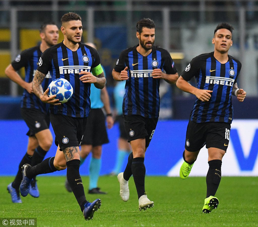 世界杯预热海报里没有C罗遭质疑，FIFA删除原海报改“怀旧”（C罗缺席世界杯预热海报引争议，FIFA撤下原图改发“怀旧”版）