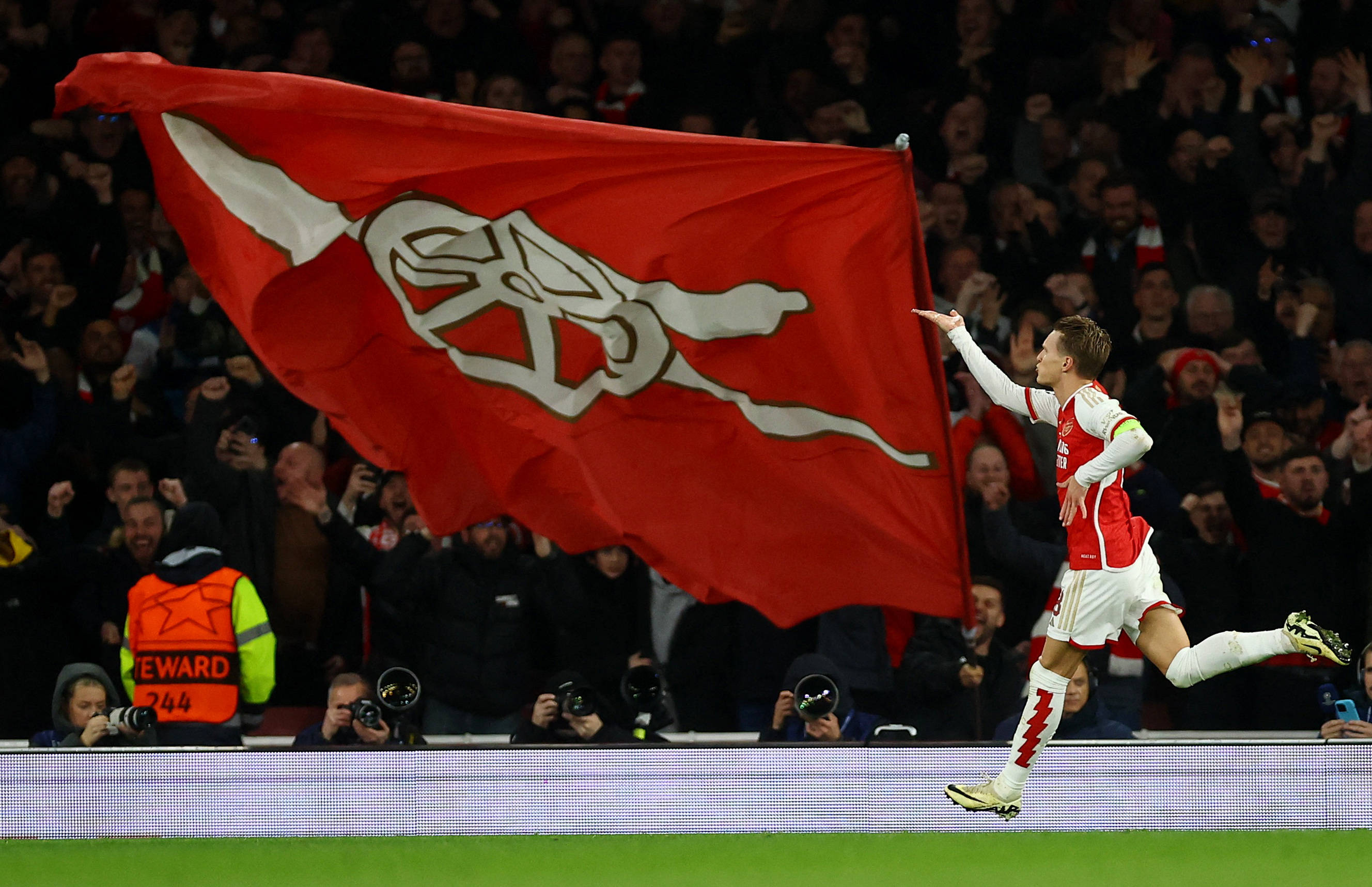 阿根廷联赛冠军队国脚外援已跟国安完成新合同签约！鲁能曾多次求购他遭拒，曾是国家队主力（阿甲冠军队国脚外援已与国安续约，鲁能多次求购遭拒，曾是国家队主力）