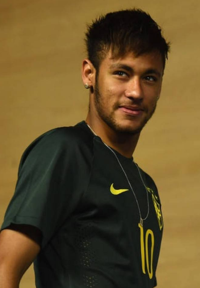 打满12分钟！怀特首节投篮10中5，得到12分2篮板2助攻（怀特首节打满12分钟，10投5中贡献12分2篮板2助攻）