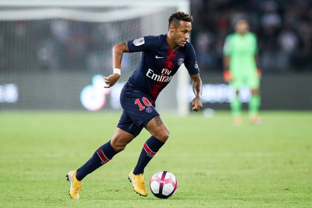 雷霆狂胜独行侠豪取14连胜！SGA三节打卡33分，浓眉9中1仅得2分（雷霆大胜独行侠豪取14连胜：SGA三节轰33分，浓眉9投1中仅2分）