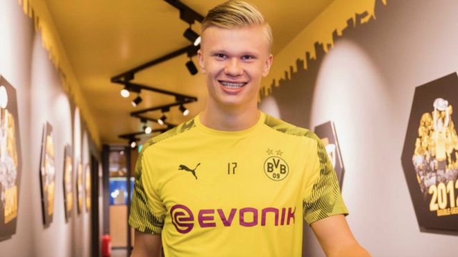 C罗未婚妻乔治娜点赞梅西妻子安东内拉夺冠帖（C罗未婚妻乔治娜为梅西妻子安东内拉夺冠动态点赞）