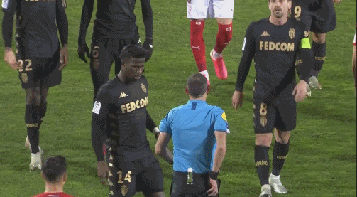 莱万：职业生涯已接近尾声，我想在体育和情感方面享受当下（莱万：生涯步入尾声，我只想在竞技与情感上好好享受当下）