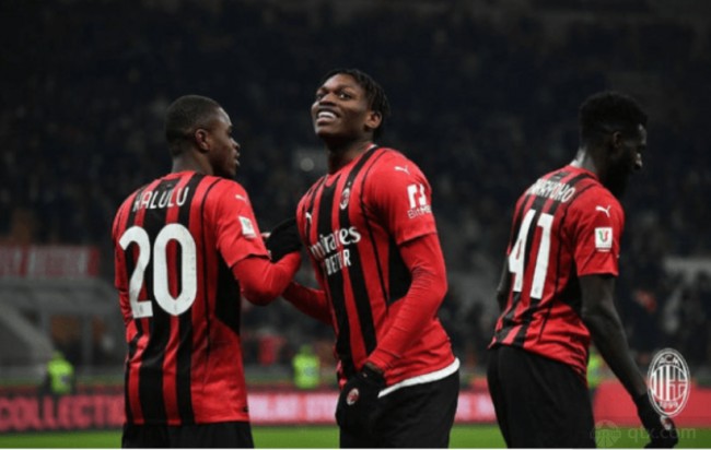 半场战报：阿森纳1-0布拉格斯拉维亚，萨卡点射（半场快讯：萨卡点球命中，阿森纳1-0领先布拉格斯拉维亚）