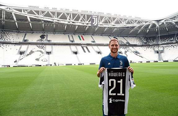 前锋连续三轮破门，全场观众沸腾（前锋三场连破门，点燃全场）