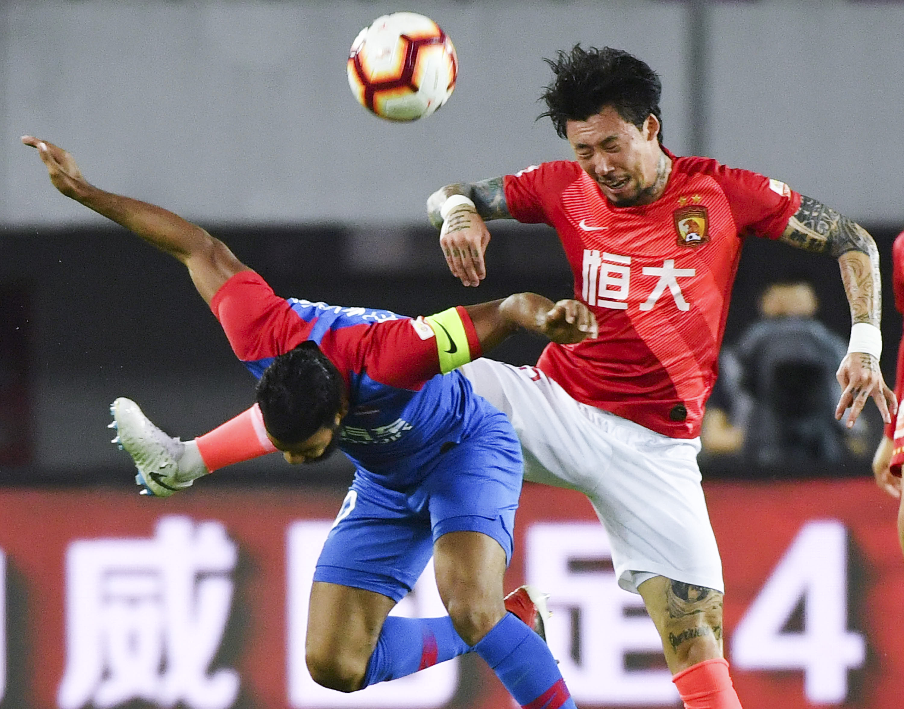 汉堡vs云达不莱梅：法比奥-维埃拉、洛孔加首发，菅原由势、施密德出战（汉堡迎战云达不莱梅：法比奥-维埃拉、洛孔加首发，菅原由势与施密德登场）