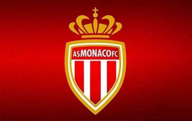 玉昆外援奥斯卡在老家开车遭遇起火，车内人员都及时逃生（玉昆外援奥斯卡老家驾车时车辆起火，车上人员均及时脱险）